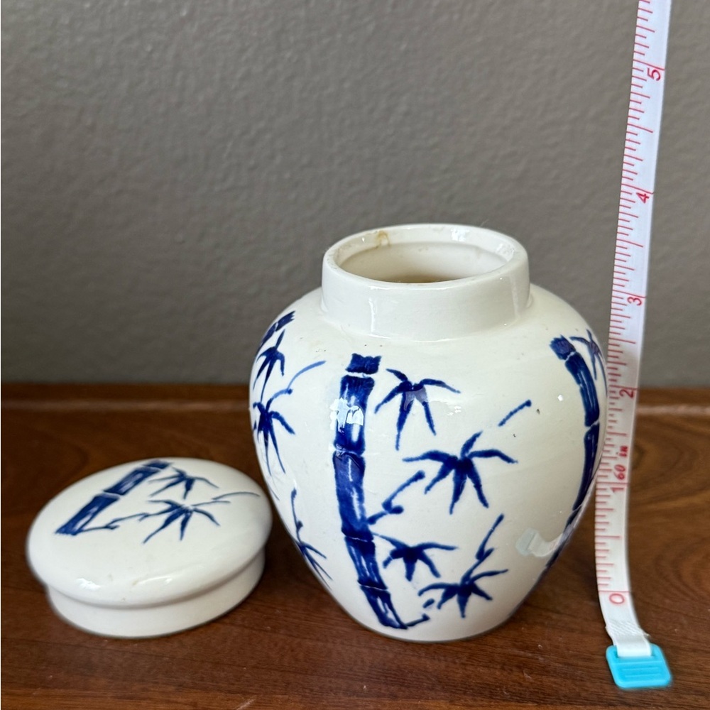 Vintage Ceramic Ginger Jar with Blue Bamboo Motif - Picture 4 of 4